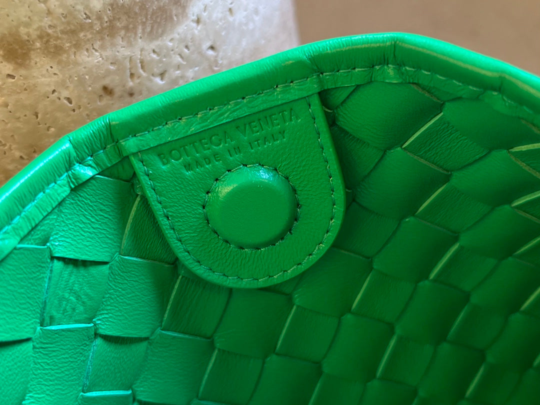 SARDINE 33 MIT KETTE IN SHAMROCK GREEN LAMMHAUT