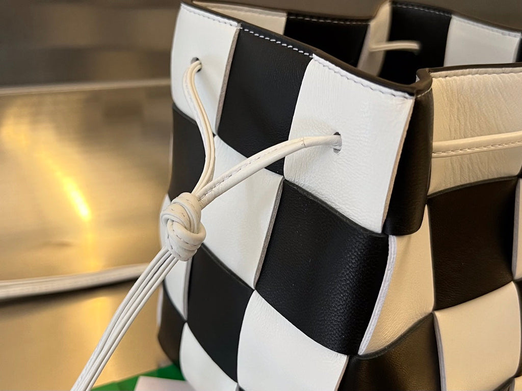 KLEINER KASSETTEN-EIMER 18 ZOLL WEISS-MIX SCHWARZES KALBSLEDER