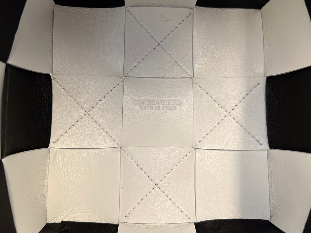 KLEINER KASSETTEN-EIMER 18 ZOLL WEISS-MIX SCHWARZES KALBSLEDER