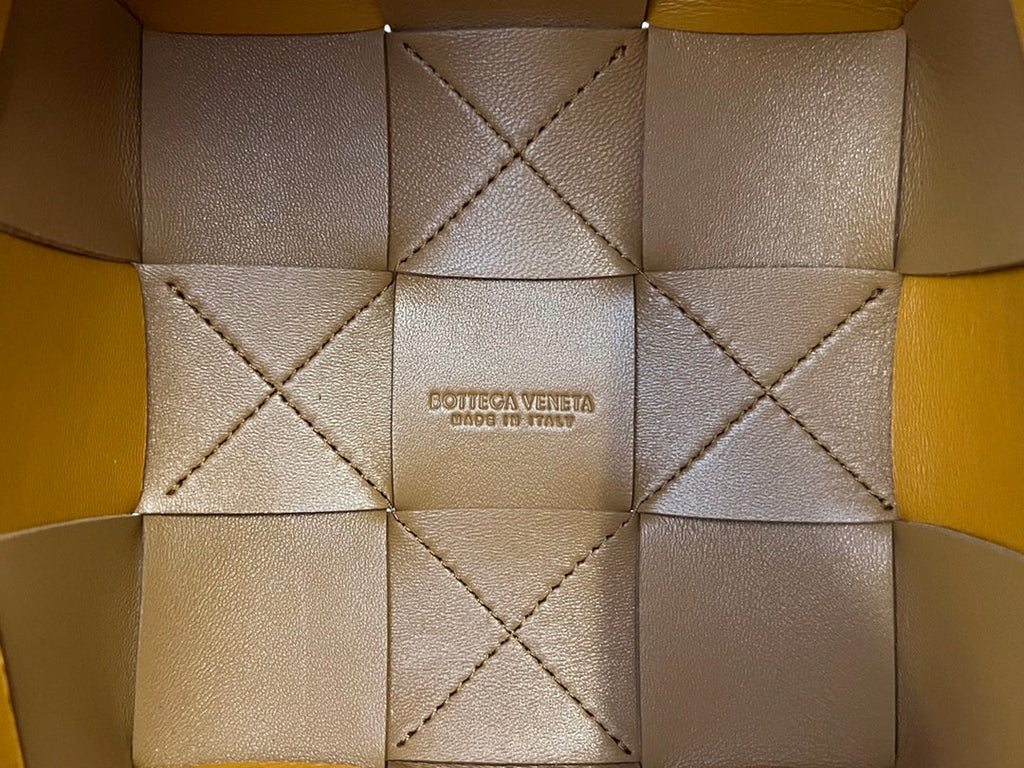 SMALL CASSETTE BUCKET 18 IN BROWN MIX ORANGE CALFSKIN