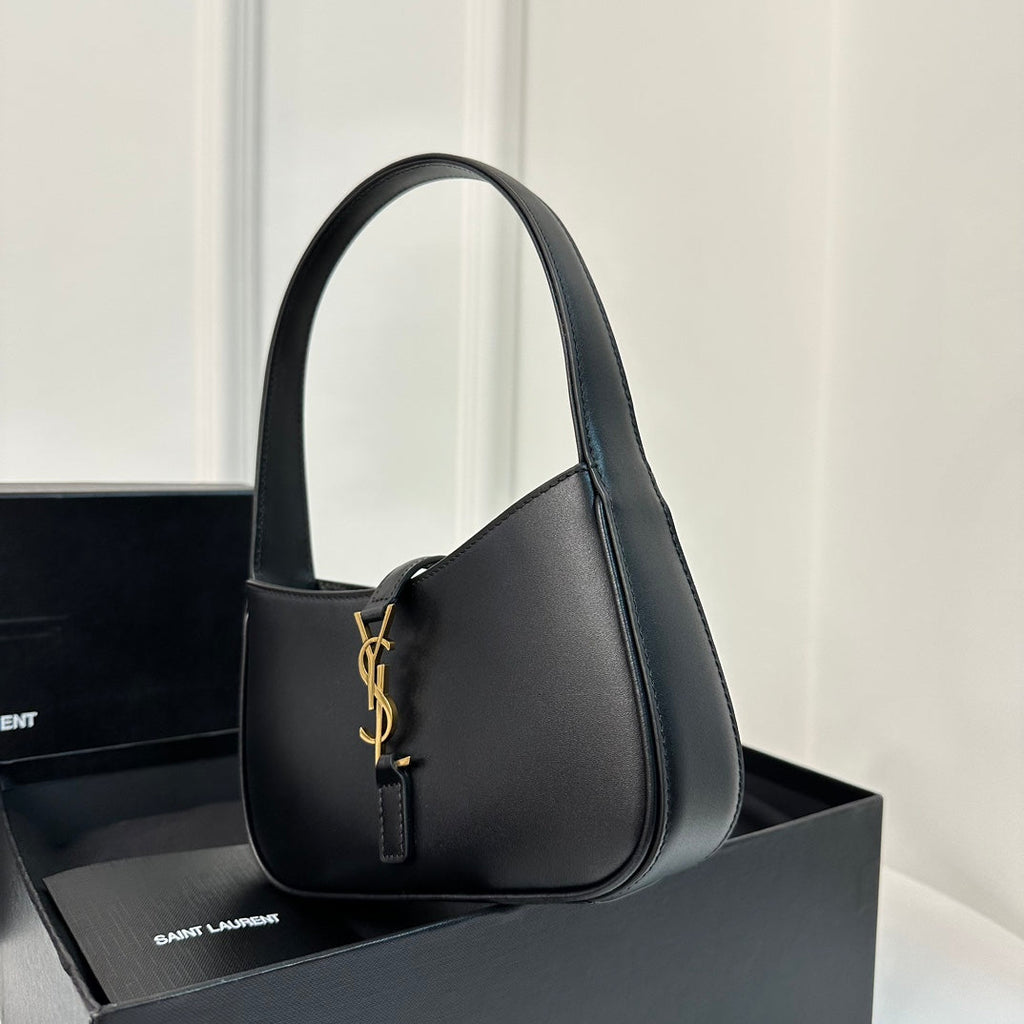 MINI 19 BLACK SMOOTH CALFSKIN HOBO