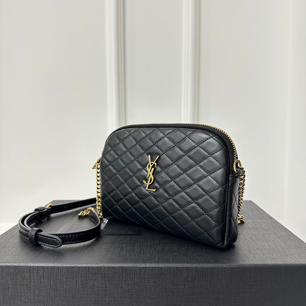 GABY 19 ZIPPED POUCH IN QUILTED BLACK LAMBSKIN