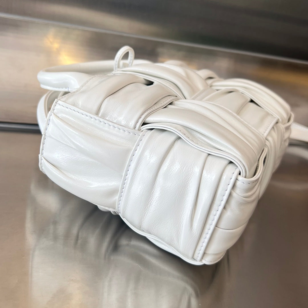 CANDY ARCO TOTE 20 IN WEISSES WEICHES LAMMLEDER