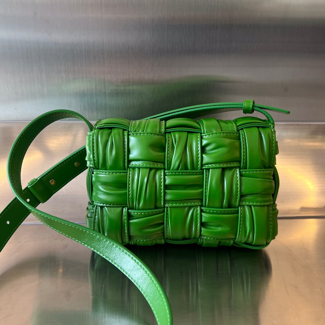 MINI-KASSETTE 19 IN SHAMROCK GREEN WEICHES LAMMLEDER