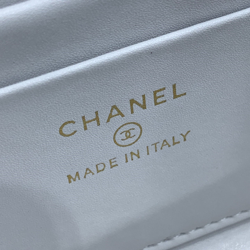 23P Klappentasche 19 cm Weiß Caviar Goldbeschläge 