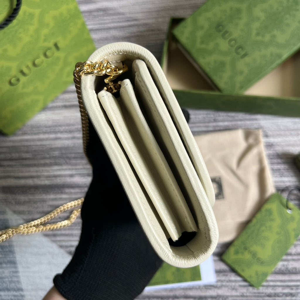 BLONDIE INTERLOCK MINI-SCHULTERTASCHE, 30 CM, WEISSES KALBSLEDER, GOLDKETTE