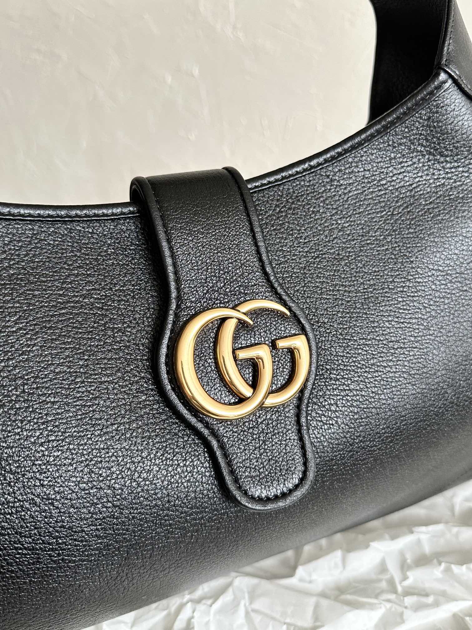 APHRODITE LARGE 47 SHOULDER BAG IN BLACK CALFSKIN