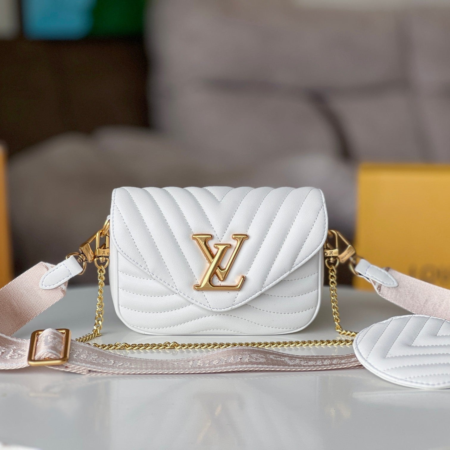 LV 25S WAVE MULTI POCHETTE 19 IN WHITE CALFSKIN GOLD HARDWARE