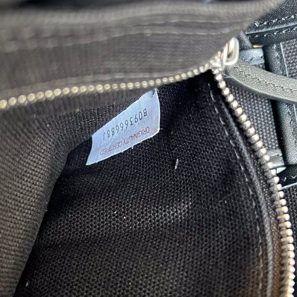 KLEINE KASSETTE 23 IN SCHWARZEM LEINWAND UND KALBSLEDERBESATZ