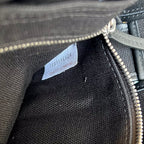 KLEINE KASSETTE 23 IN SCHWARZEM LEINWAND UND KALBSLEDERBESATZ