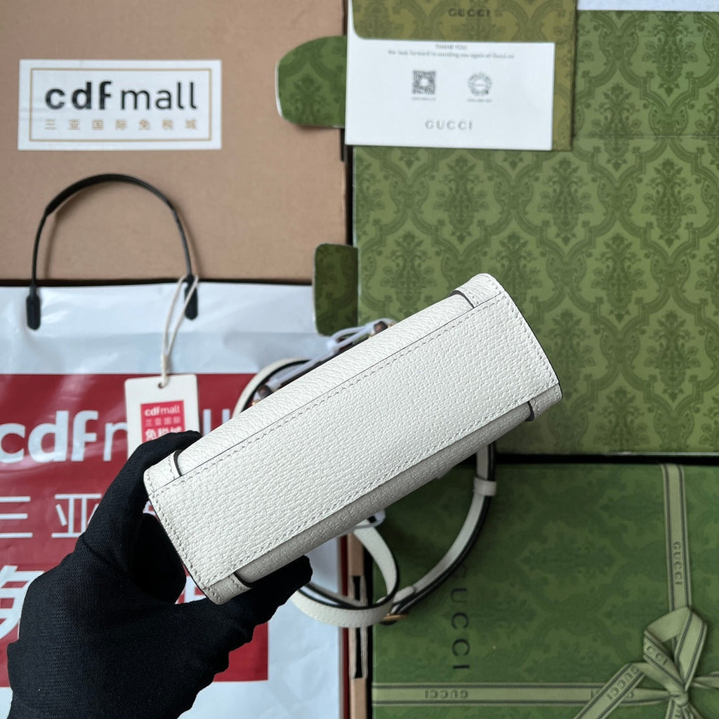 ダイアナ トートバッグ 19 ホワイトラムスキン バンブーハンドル