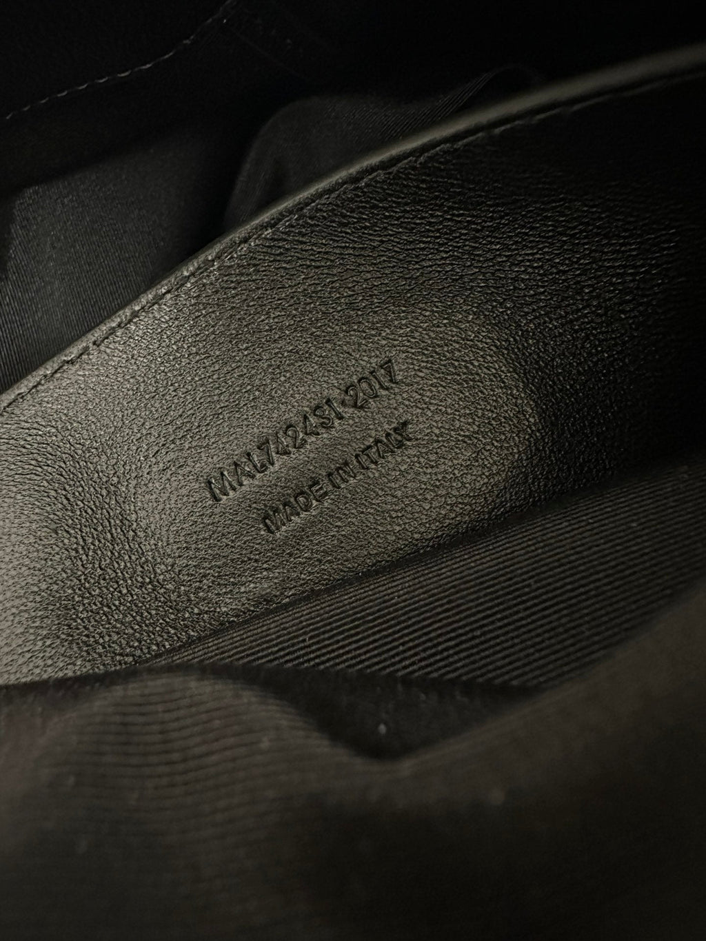 JAMIE 43 GROSS LAMMFELL SCHWARZ