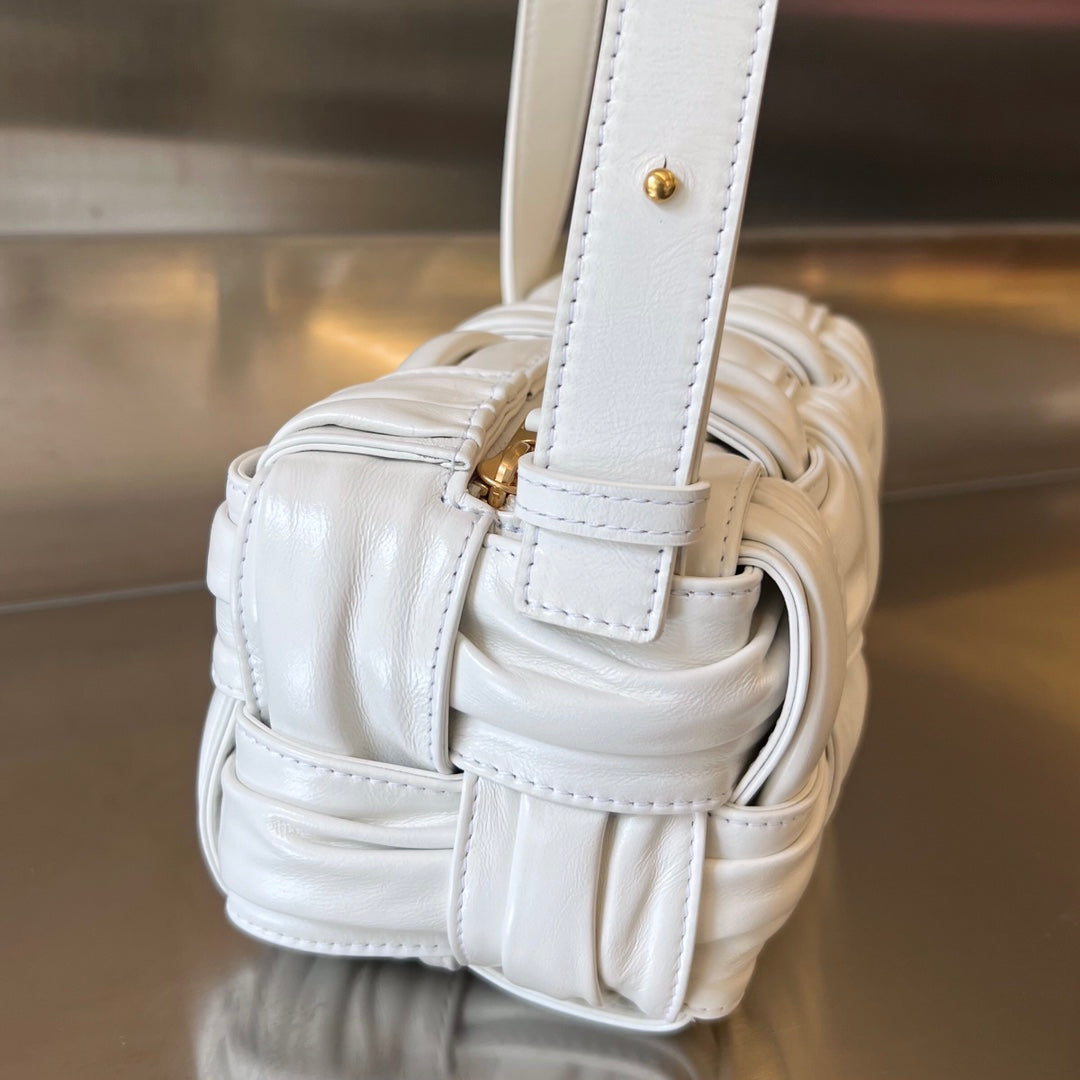 SMALL BRICK CASSETTE 23 IN WHITE SOFT LAMBSKIN