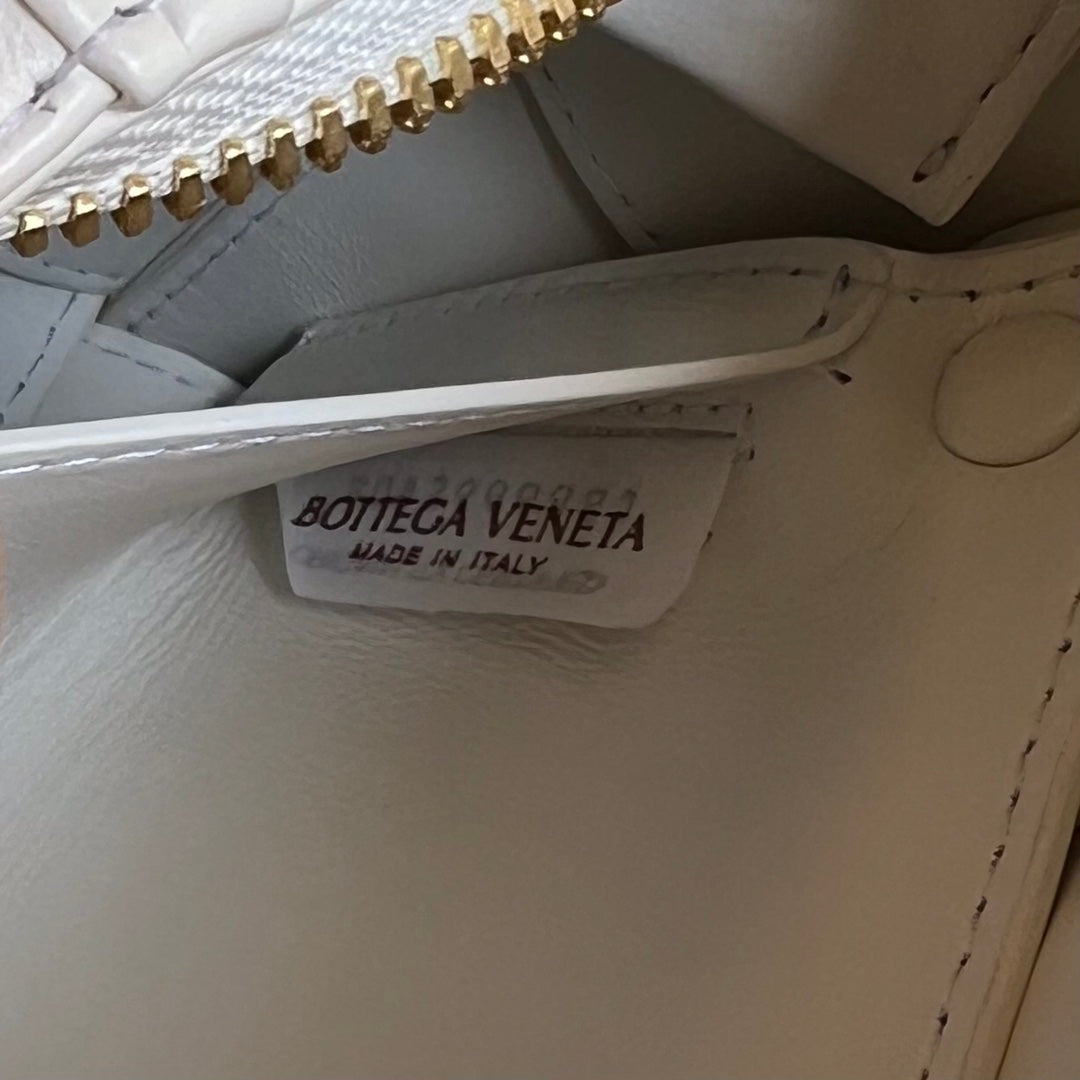 SMALL BRICK CASSETTE 23 IN WHITE SOFT LAMBSKIN