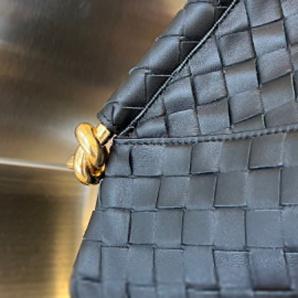 MEDIUM SOLSTICE 44 SCHWARZES LAMMFELL