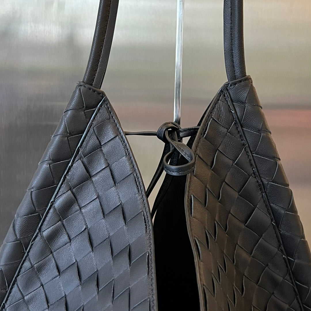 MEDIUM SOLSTICE 44 SCHWARZES LAMMFELL