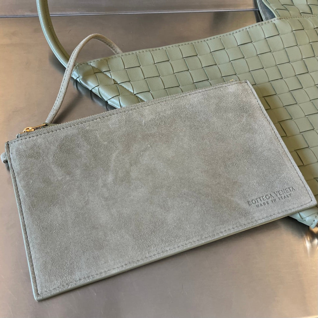 MEDIUM SOLSTICE 44 SARDINE GREY LAMBSHIN