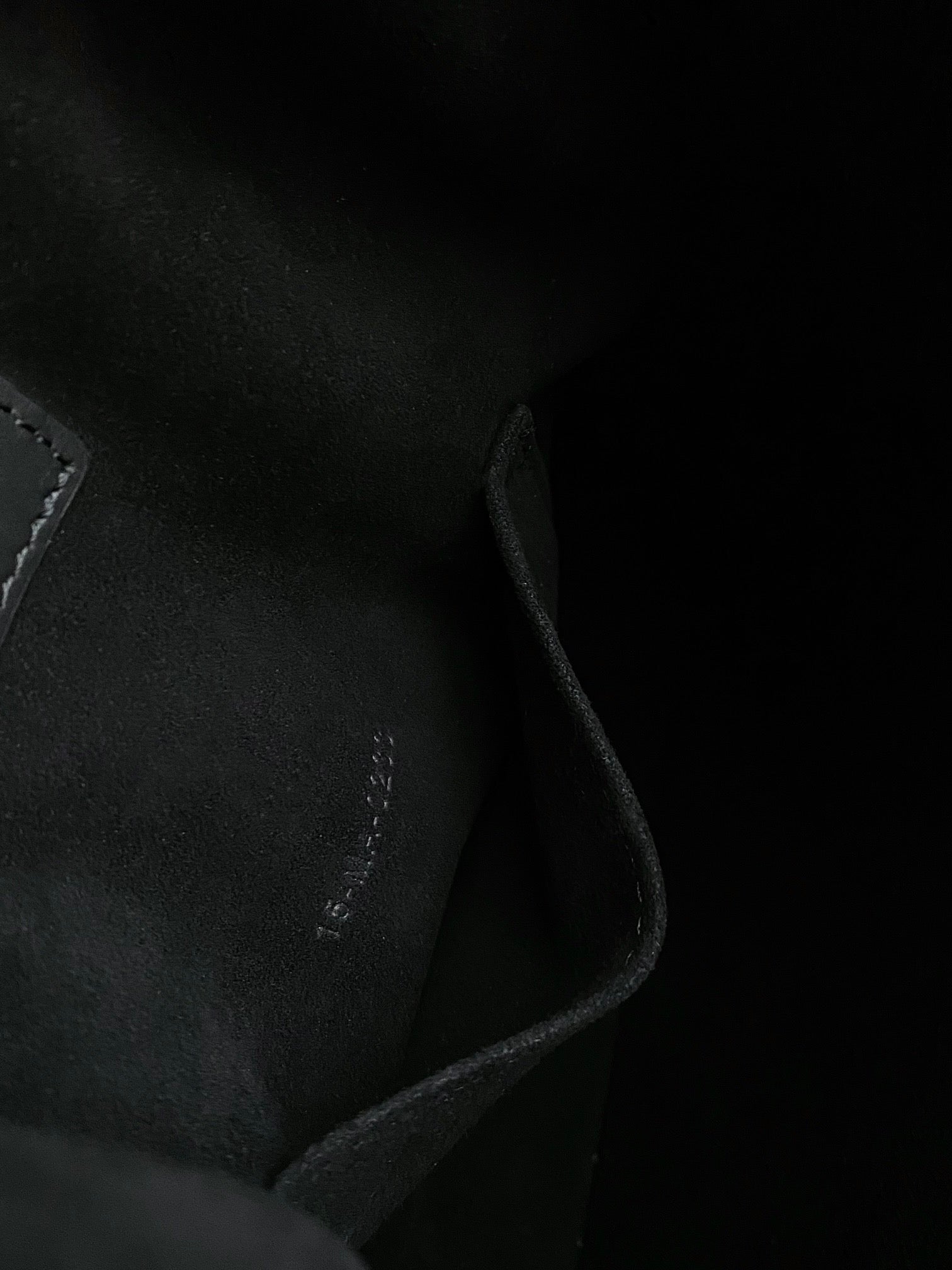 MEDIUM C'EST 24 IN BLACK CD-EMBOSSED CALFSKIN