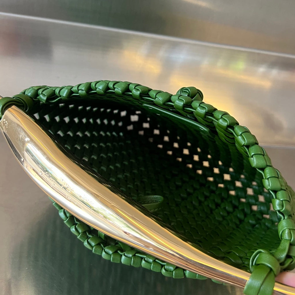 Sardinen, 29 Stück, in grünem Lammfell