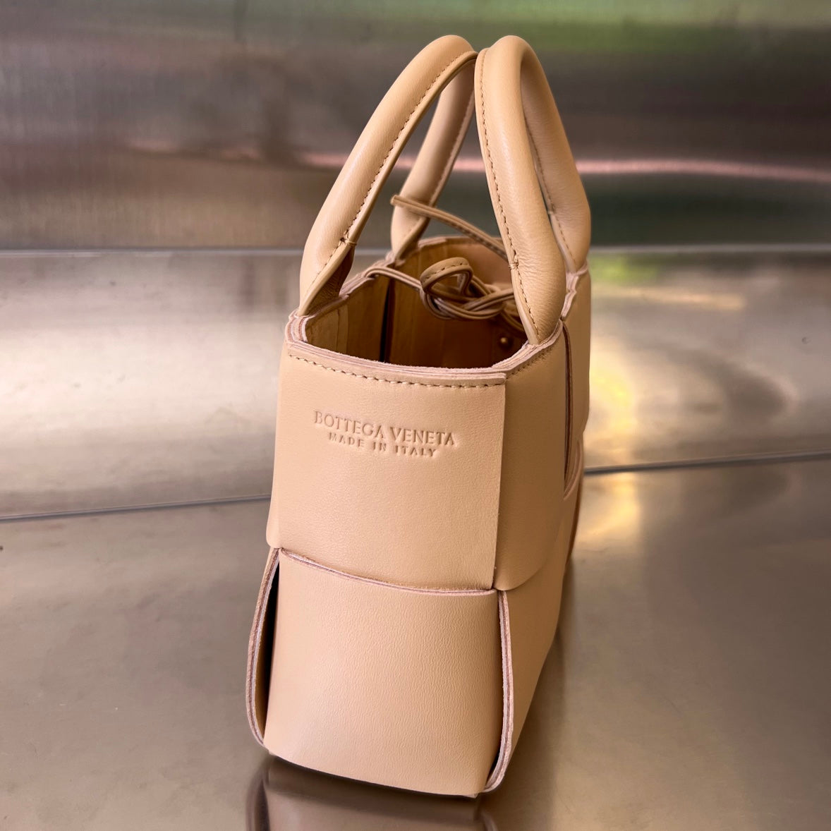 CANDY ARCO TOTE 20 IN TAN BROWN CALFSKIN