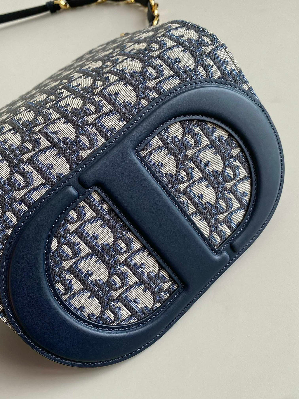 SIGNATURE HOBO 21 TASCHE IN BLAUEM OBLIQUE-JACQUARD