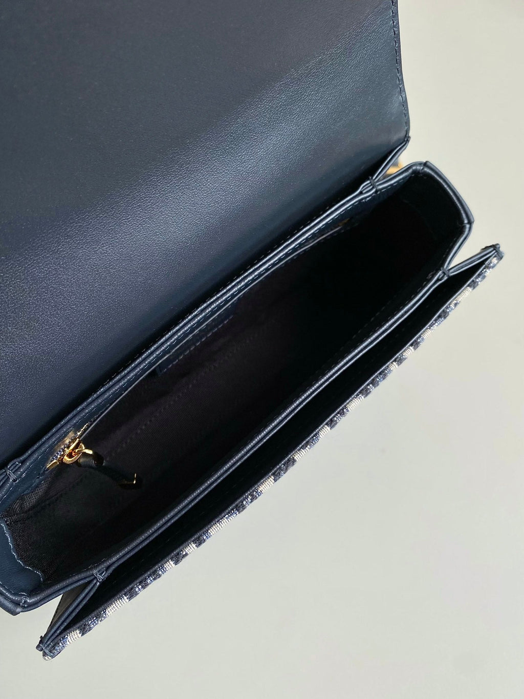 SIGNATURE HOBO 21 TASCHE IN BLAUEM OBLIQUE-JACQUARD