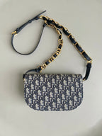 SIGNATURE HOBO 21 TASCHE IN BLAUEM OBLIQUE-JACQUARD