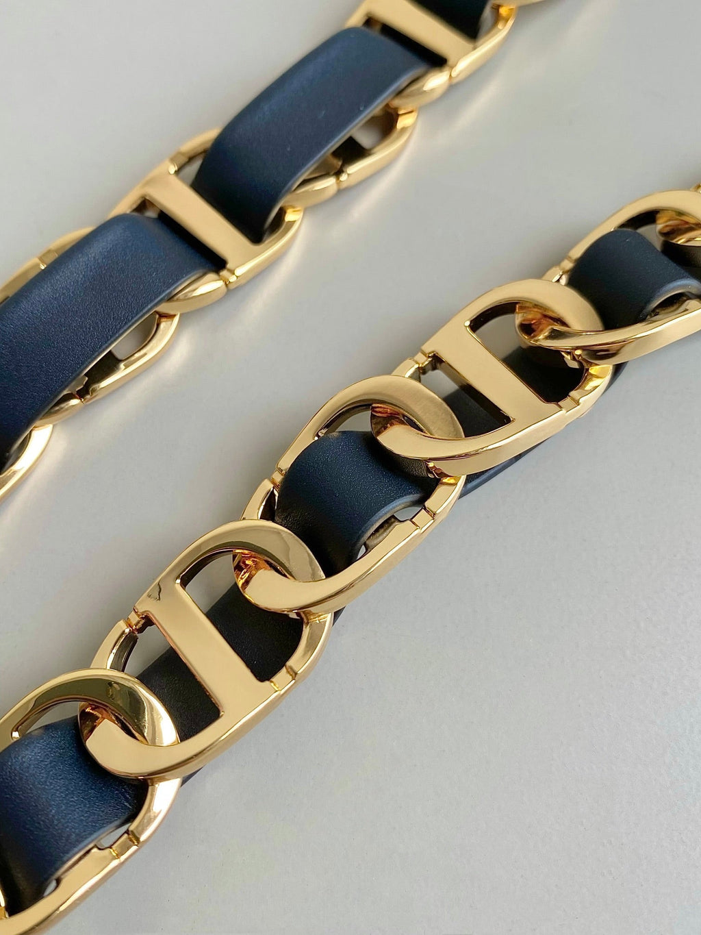 SIGNATURE HOBO 21 TASCHE IN BLAUEM OBLIQUE-JACQUARD