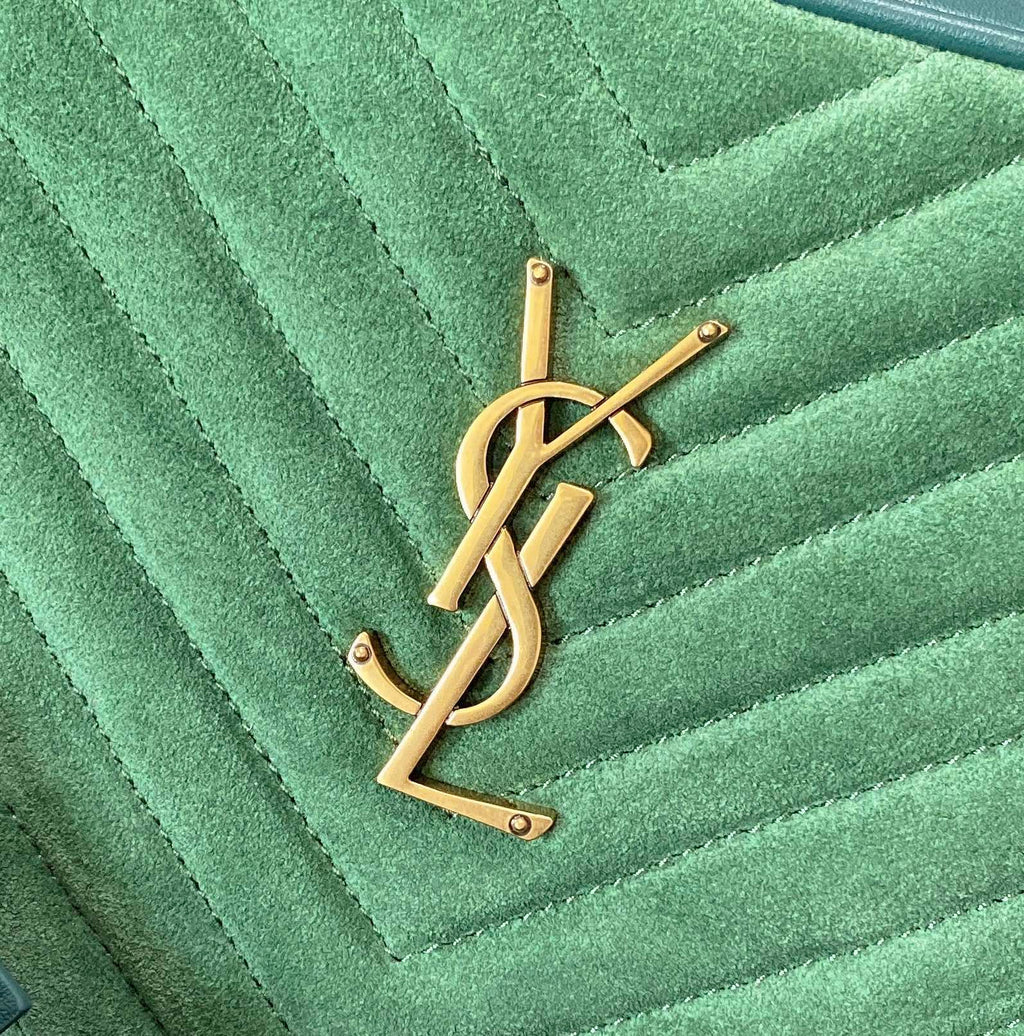 LOU KAMERATASCHE 23 AUS GRÜNEM WILDLEDER UND KALBSLEDERBESATZ