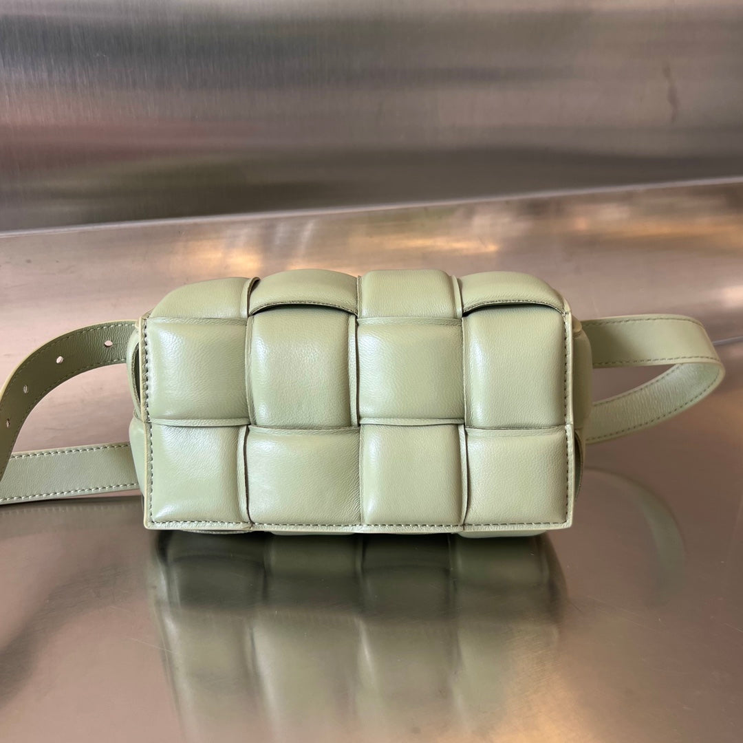 MINI CASSETTE 18 IN WHITE CREAM LAMBSKIN