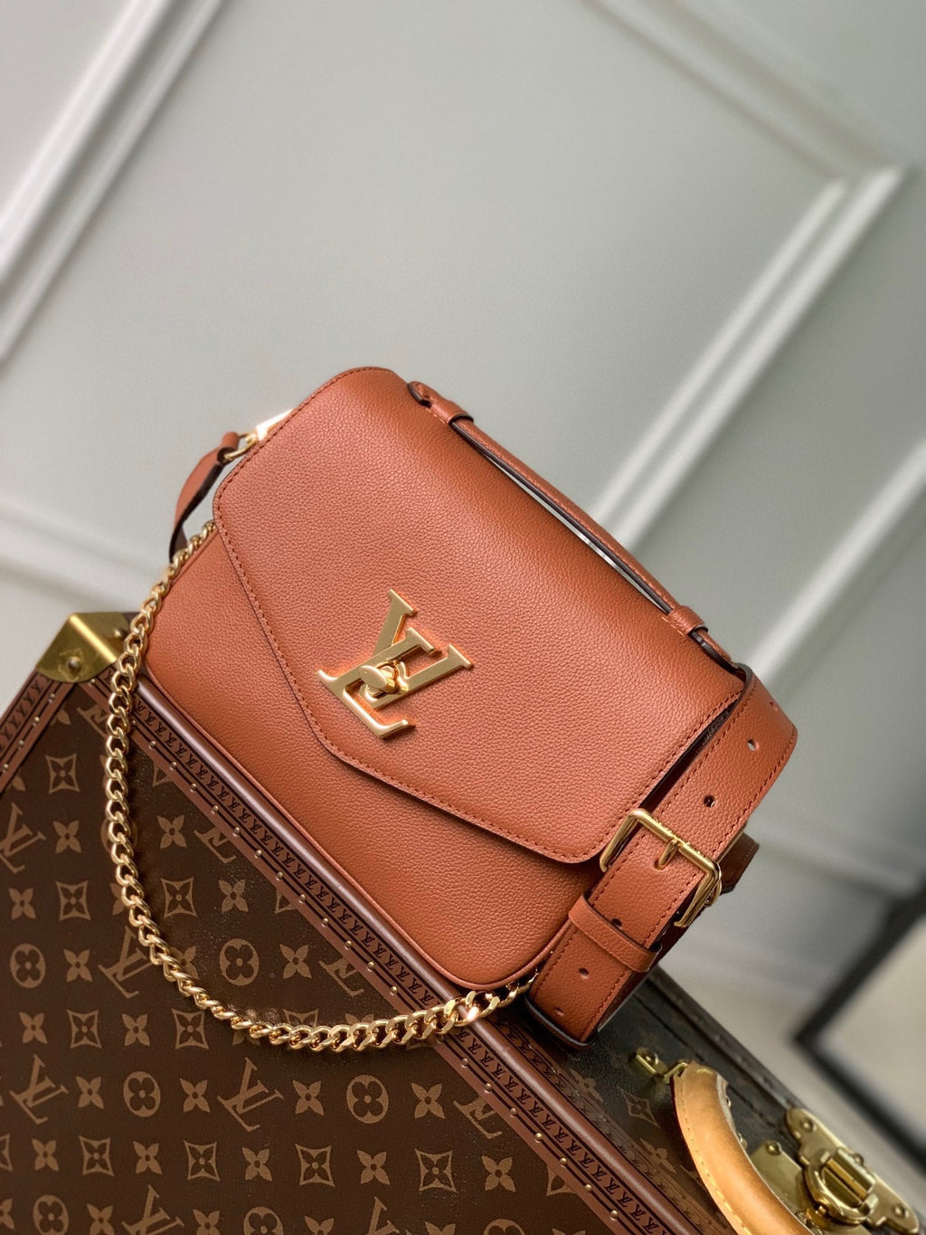 OXFORD 22 IN FEUERORANGE LAMMLEDER GOLDENE BESCHLÄGE