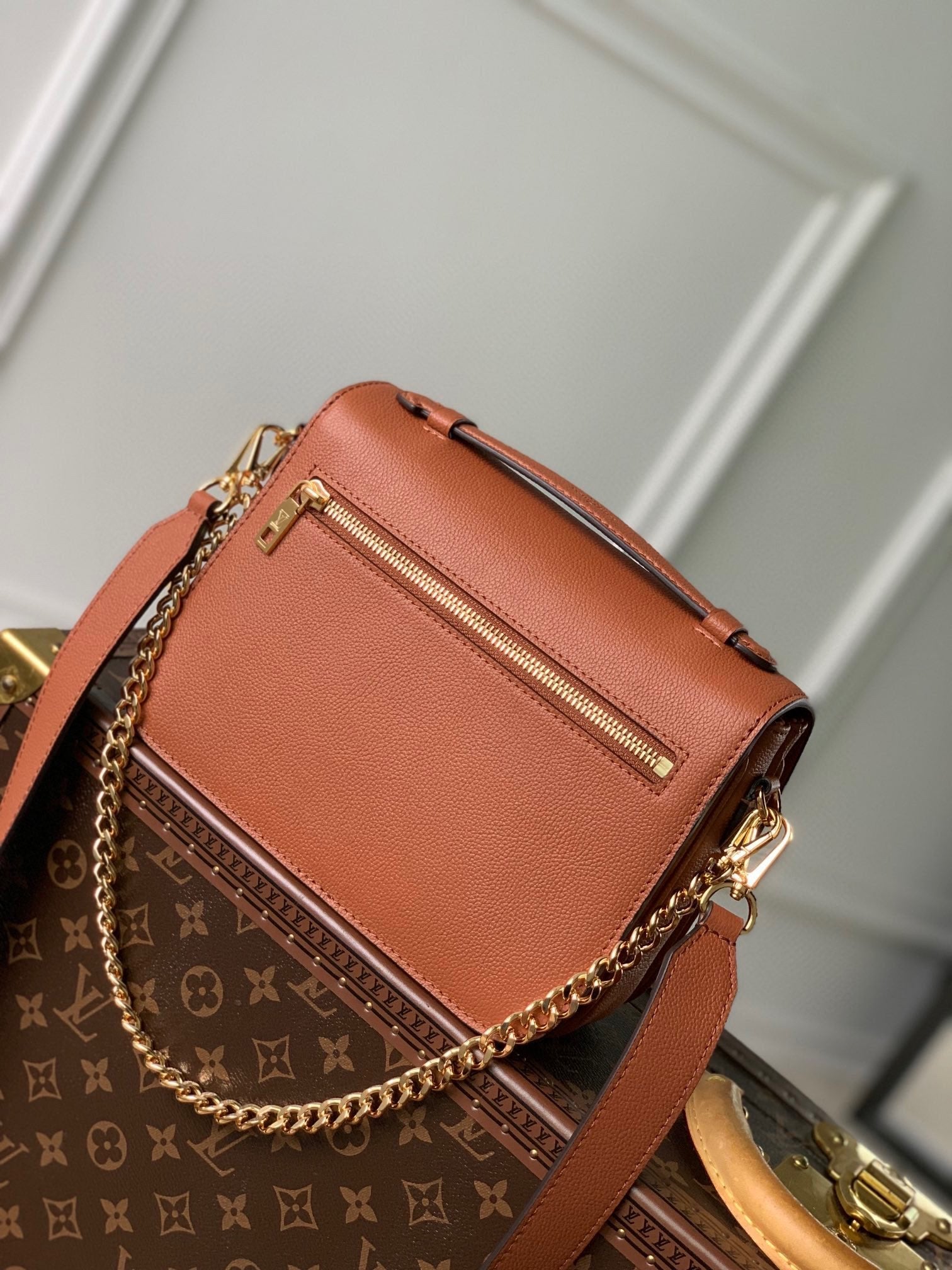 OXFORD 22 IN FEUERORANGE LAMMLEDER GOLDENE BESCHLÄGE