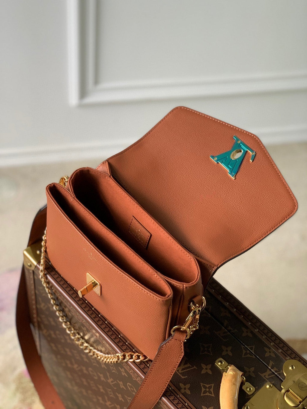 OXFORD 22 IN FEUERORANGE LAMMLEDER GOLDENE BESCHLÄGE