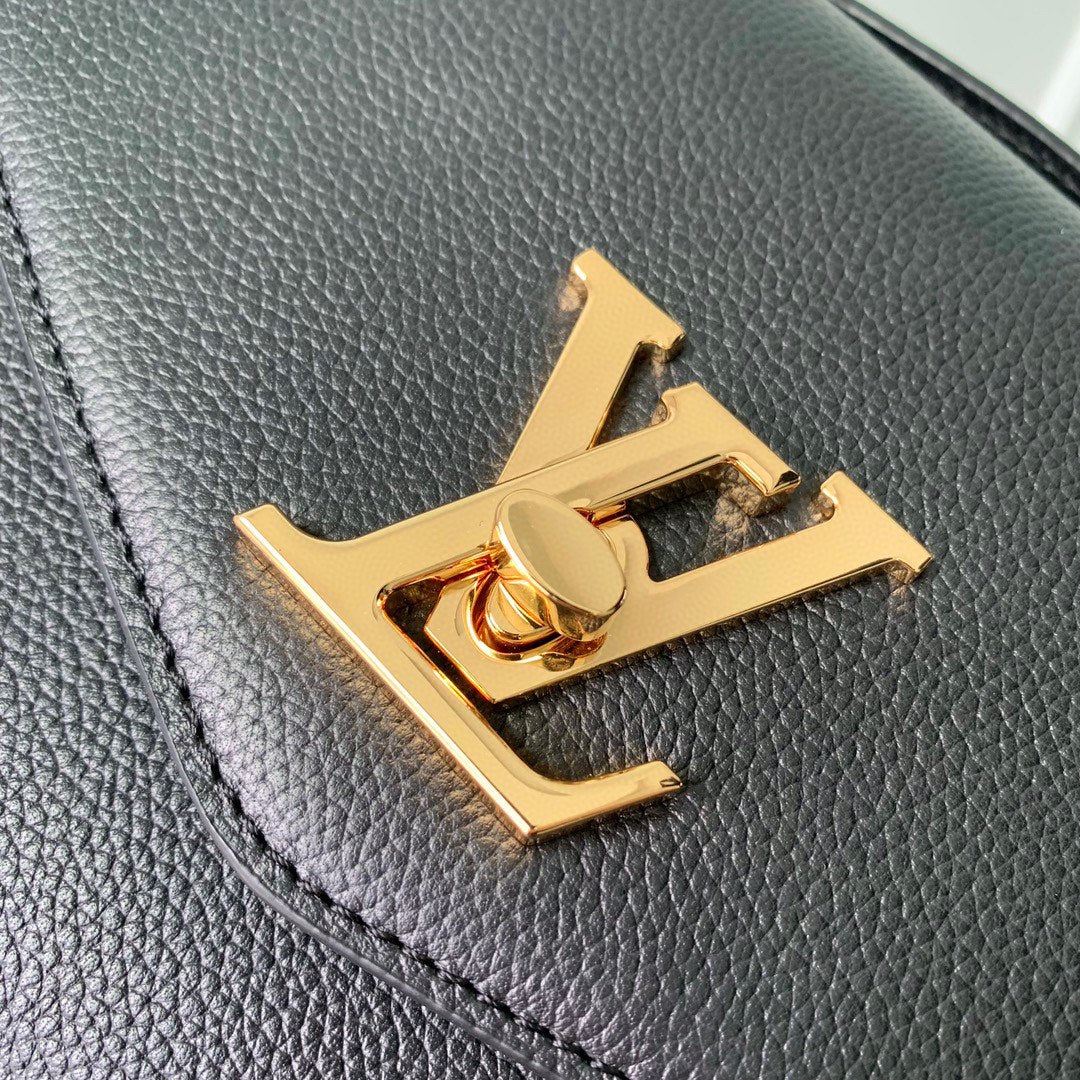 OXFORD 22 IN SCHWARZEM LAMMLEDER GOLDENE BESCHLÄGE