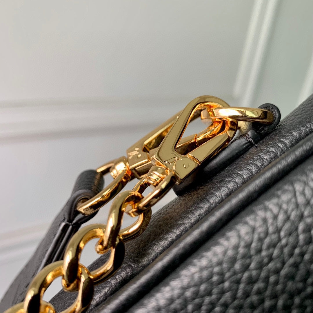 OXFORD 22 IN SCHWARZEM LAMMLEDER GOLDENE BESCHLÄGE