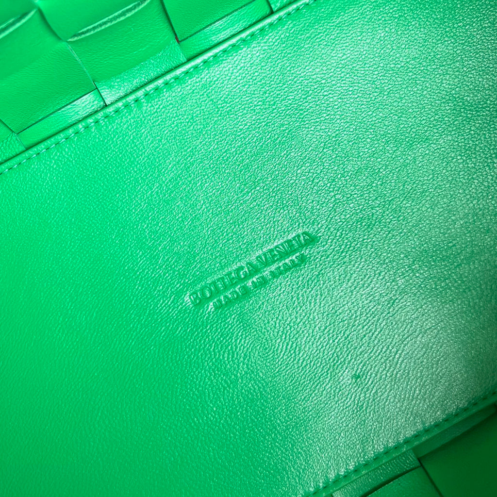 MEDIUM 28 CASSETTE LIGHT GREEN LAMBSKIN