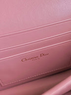 MISS CARO 17 KETTENTASCHE IN HOT PINK LAMMLEDER