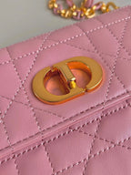 MISS CARO 17 KETTENTASCHE IN HOT PINK LAMMLEDER