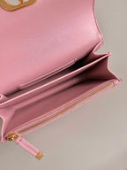 MISS CARO 17 KETTENTASCHE IN HOT PINK LAMMLEDER