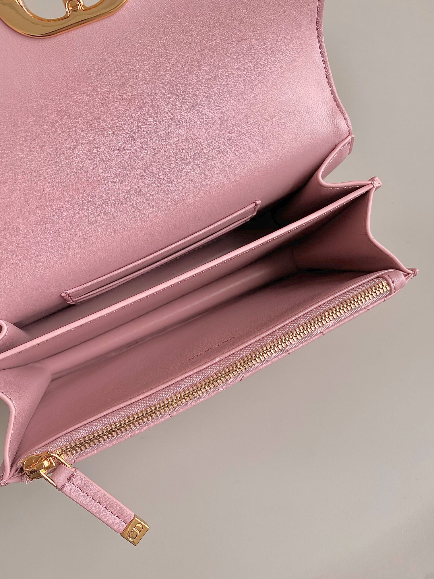 MISS CARO 17 KETTENTASCHE IN HOT PINK LAMMLEDER