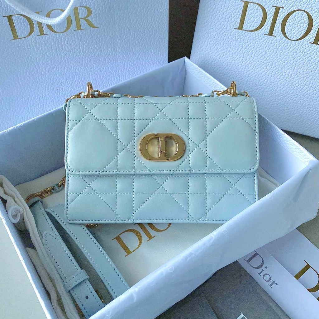 MISS CARO 17 KETTENTASCHE IN HELLBLAUEM LAMMLEDER