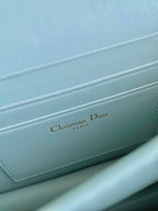 MISS CARO 17 KETTENTASCHE IN HELLBLAUEM LAMMLEDER