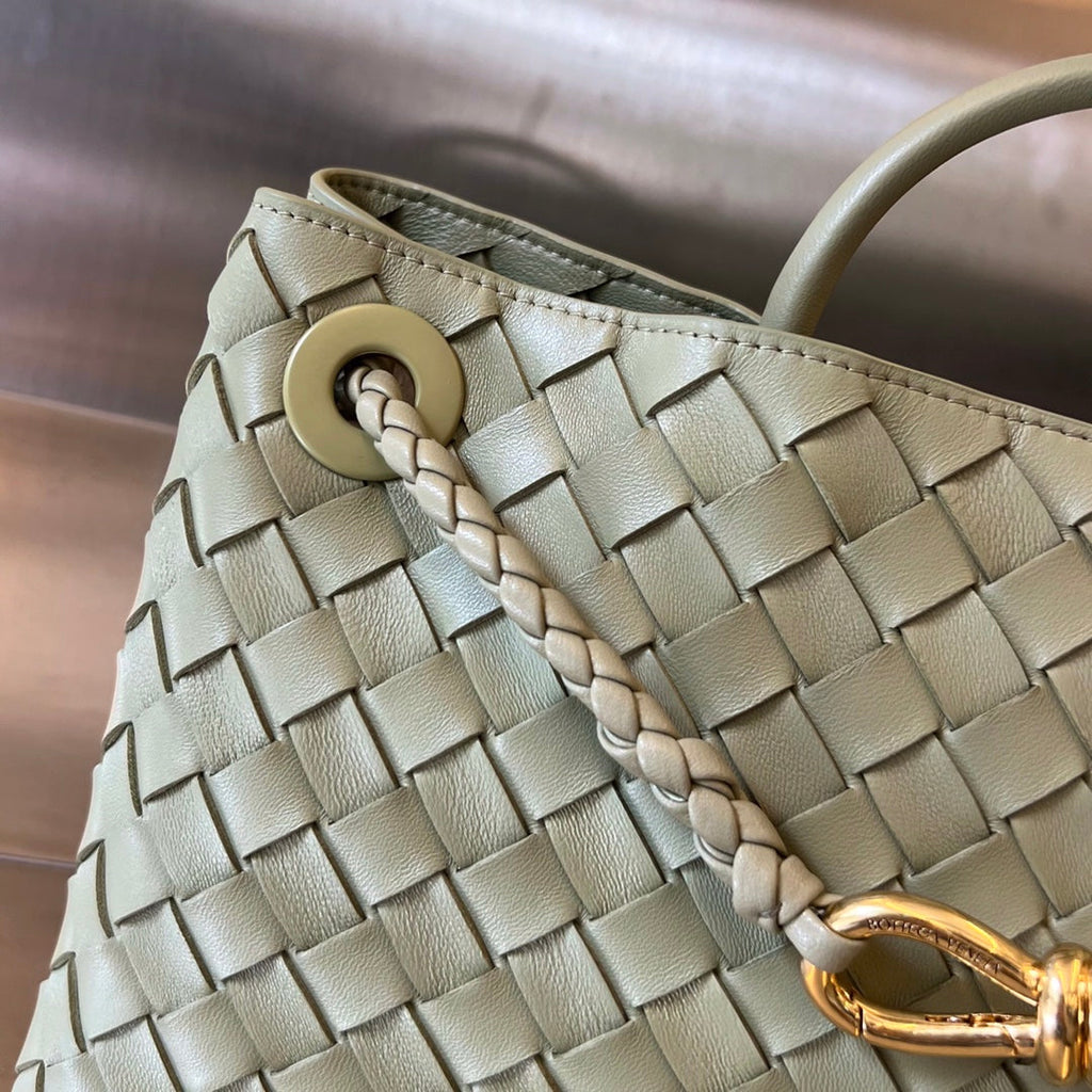 SMALL ANDIAMO 29 IN ECRU BEIGE LAMBSKIN