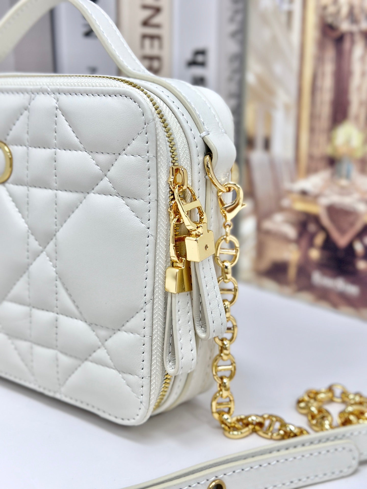 CARO BOX 19 IN WEISSEM KALBSLEDER