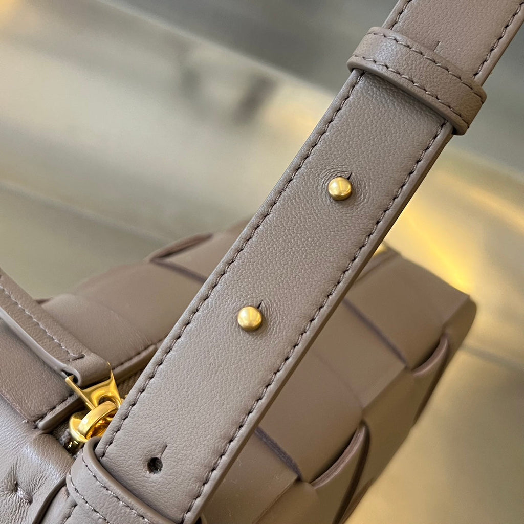 BRICK CASSETTE 28 IN MITTELBRAUNES KALBSLEDER