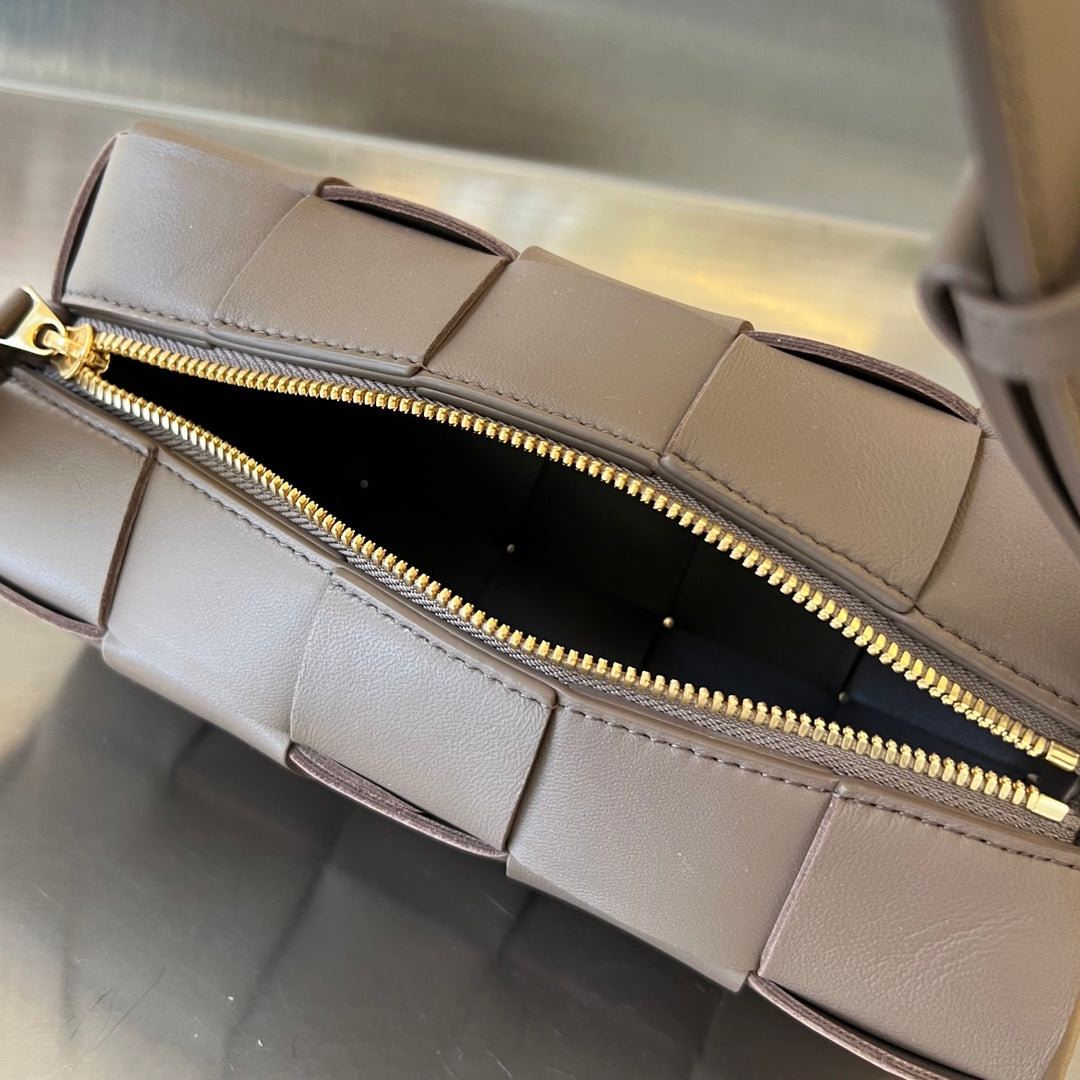 BRICK CASSETTE 28 IN MITTELBRAUNES KALBSLEDER