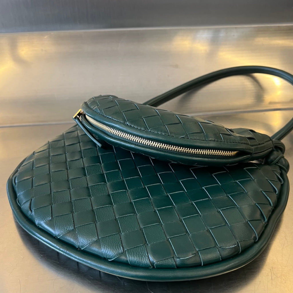 Kleine Gemelli 24 in dunkelgrünem Lammfell