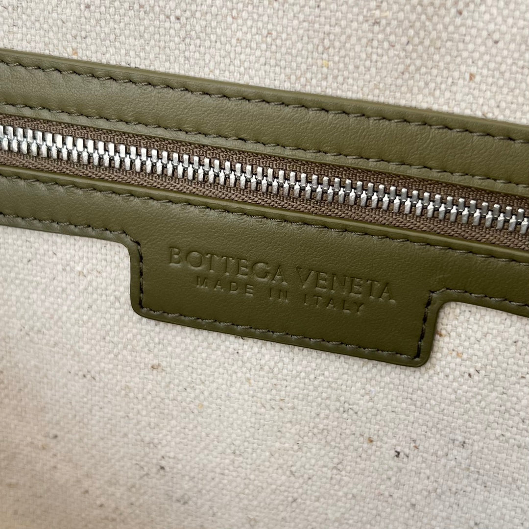 GROSSE INTRECCIATO 40 AKTENKOFFER AUS MUD MIX TRAVERTINE-KALBLEDER