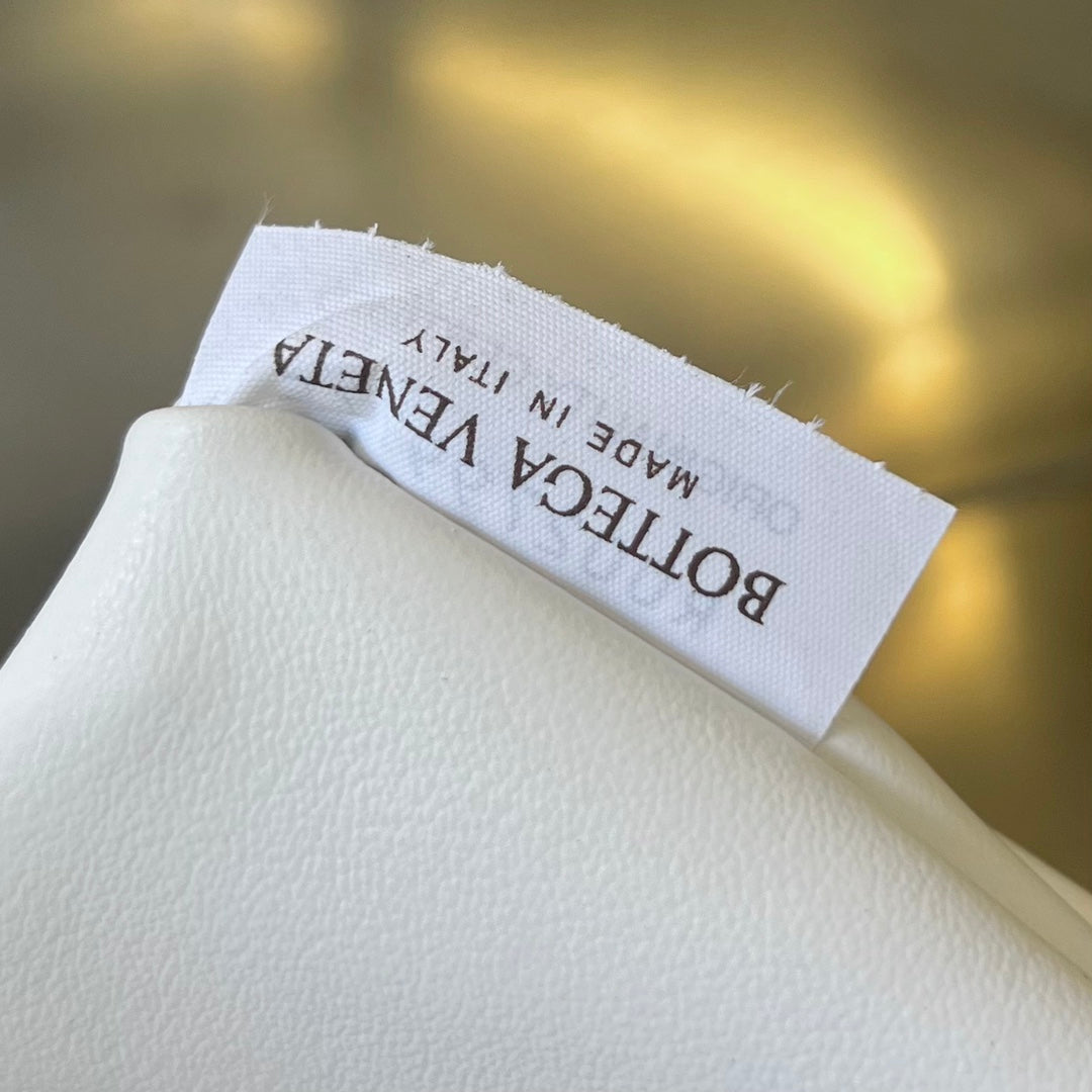 MINI HOP 25 IN WEISSEM KALBSLEDER