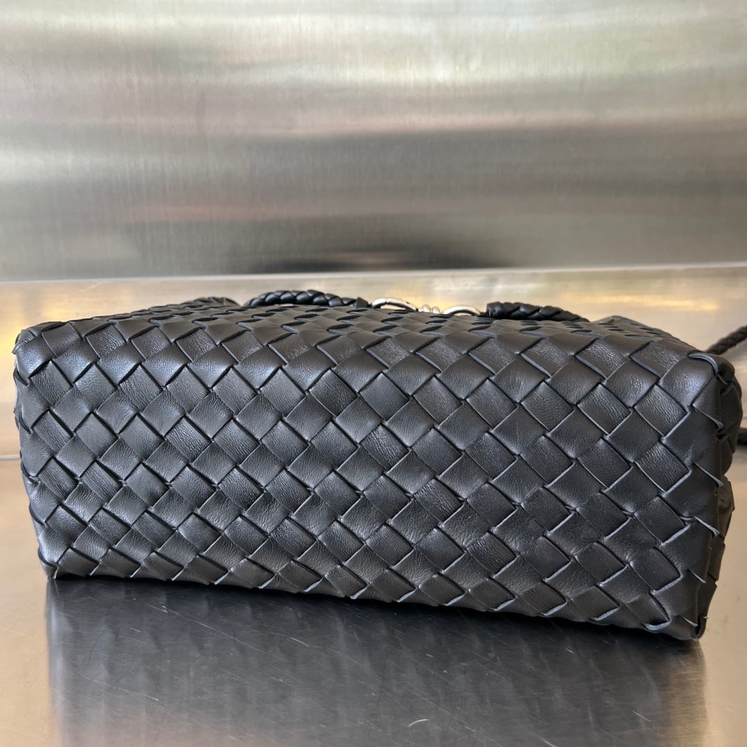 BV MEDIUM ANDIAMO 32CM BLACK LAMBSKIN